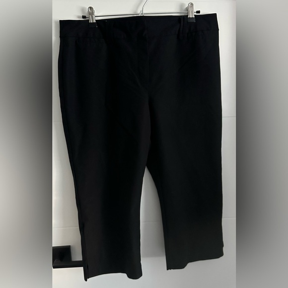 Reitmans Women’s Crops- Size 15 - Picture 1 of 7